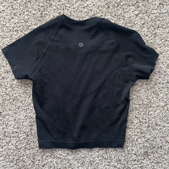 NWOT Swiftly Tech Cropped Short-Sleeve Shirt 2.0 - Picture 2 of 2